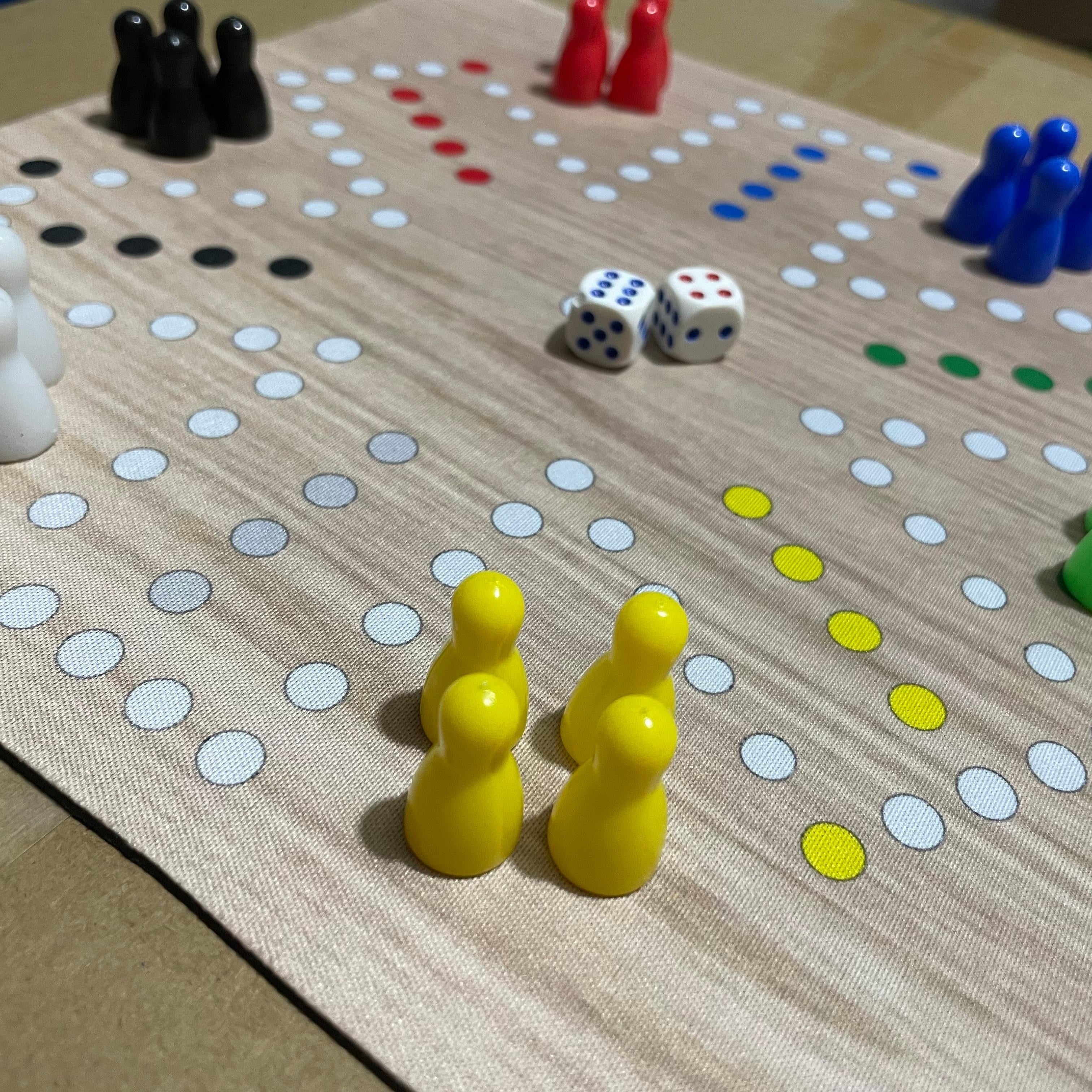 Jeu de Ludo & Échecs Volants Portable JACKAROO - Tapis de Souris pour 6 Joueurs, Pas d'Électricité Nécessaire, Idéal pour le Loisir Familial & les Fêtes, 14 Ans et Plus