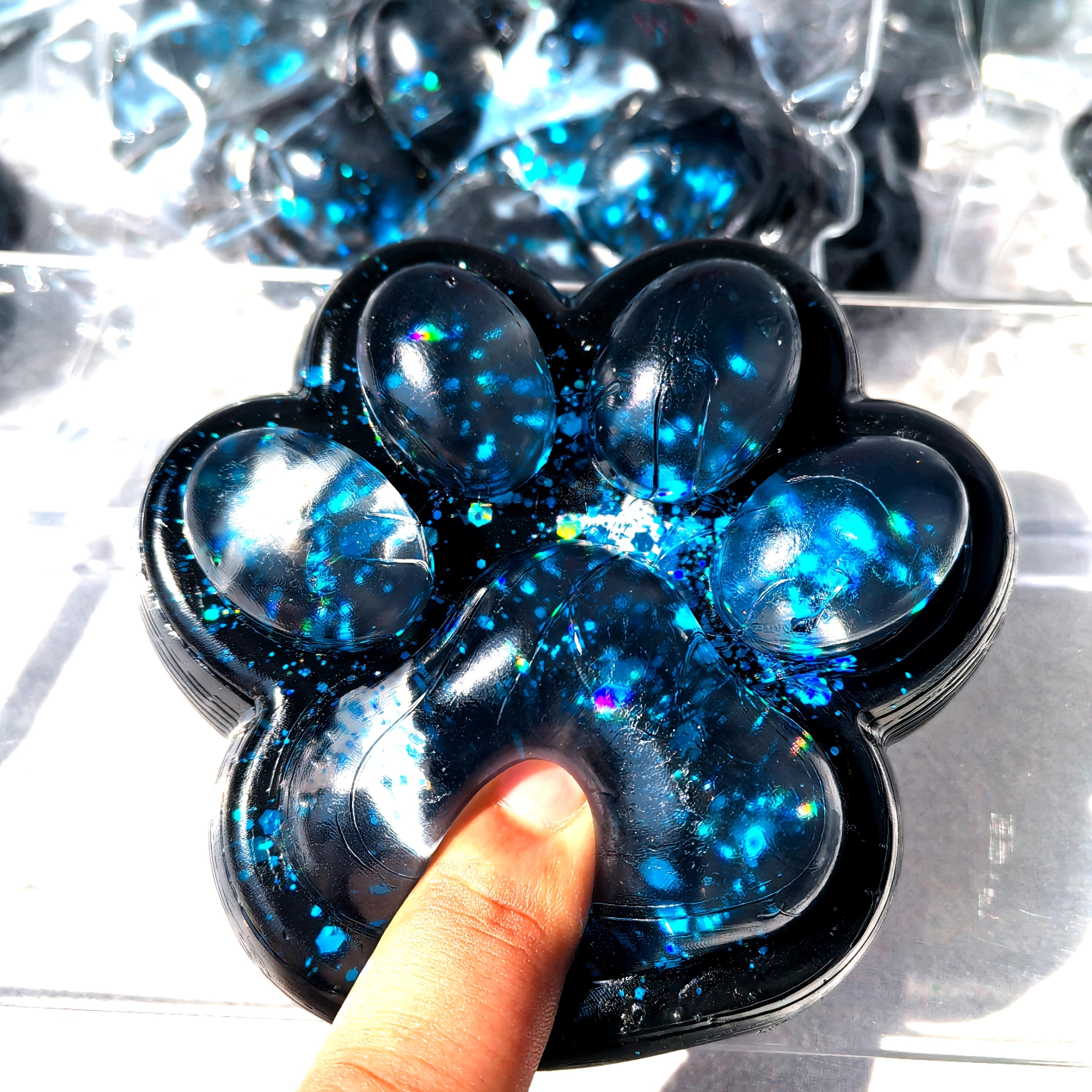 Gigantesque jouet à serrer la patte de chat bleu scintillant - Matériau TPR, jouet sensoriel interactif pour l'apprentissage et le plaisir au bureau, cadeau parfait pour un anniversaire ou une fête, temps de jeu interactif, design ludique, jouet durable