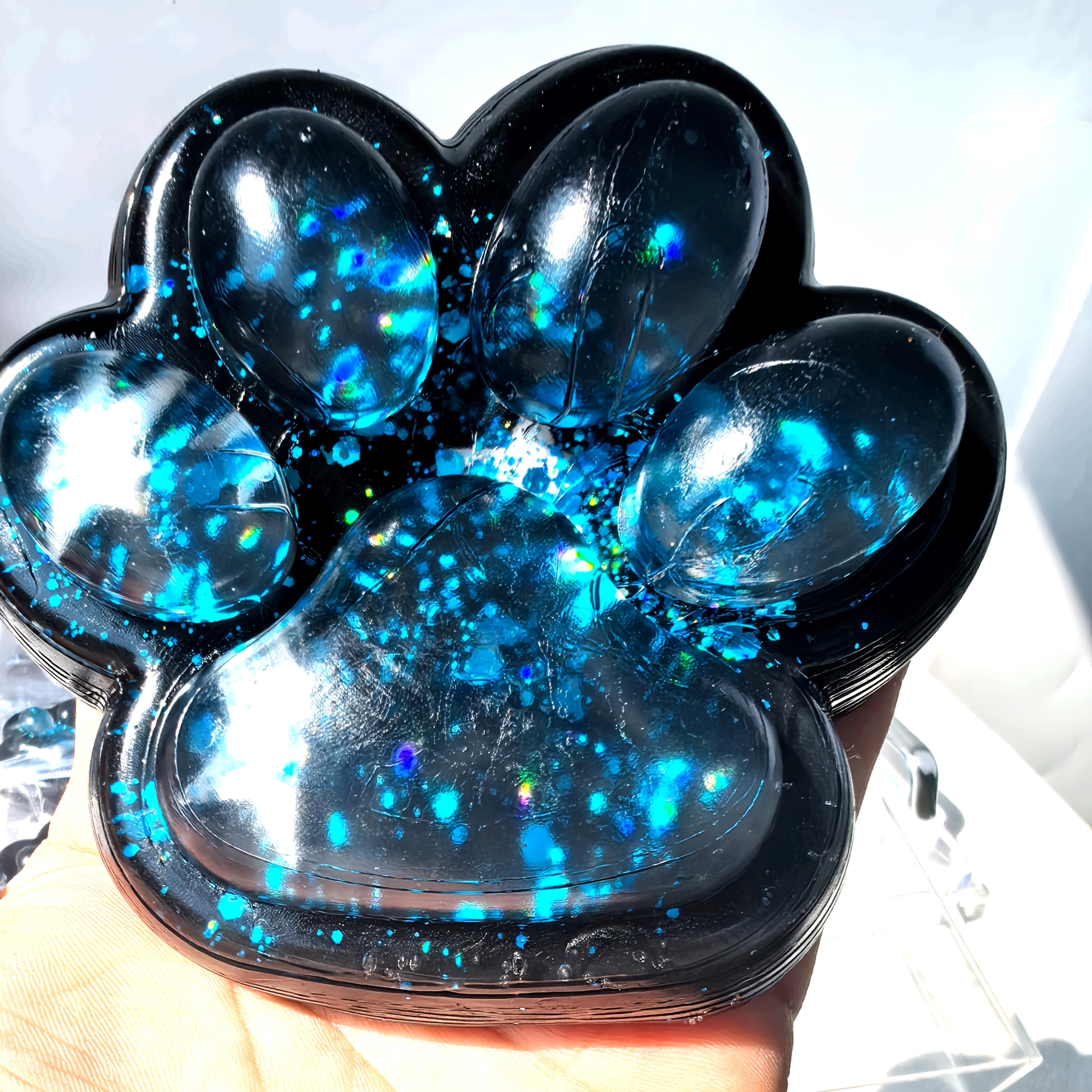 Gigantesque jouet à serrer la patte de chat bleu scintillant - Matériau TPR, jouet sensoriel interactif pour l'apprentissage et le plaisir au bureau, cadeau parfait pour un anniversaire ou une fête, temps de jeu interactif, design ludique, jouet durable