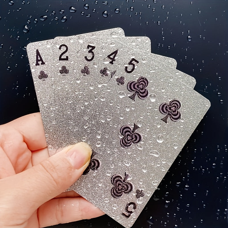Une carte de jeu en PVC imperméable et durable - Fabriquée en plastique rigide épais, idéale pour toute occasion - une excellente choix pour les fêtes en plein air et les activités de loisirs en famille.