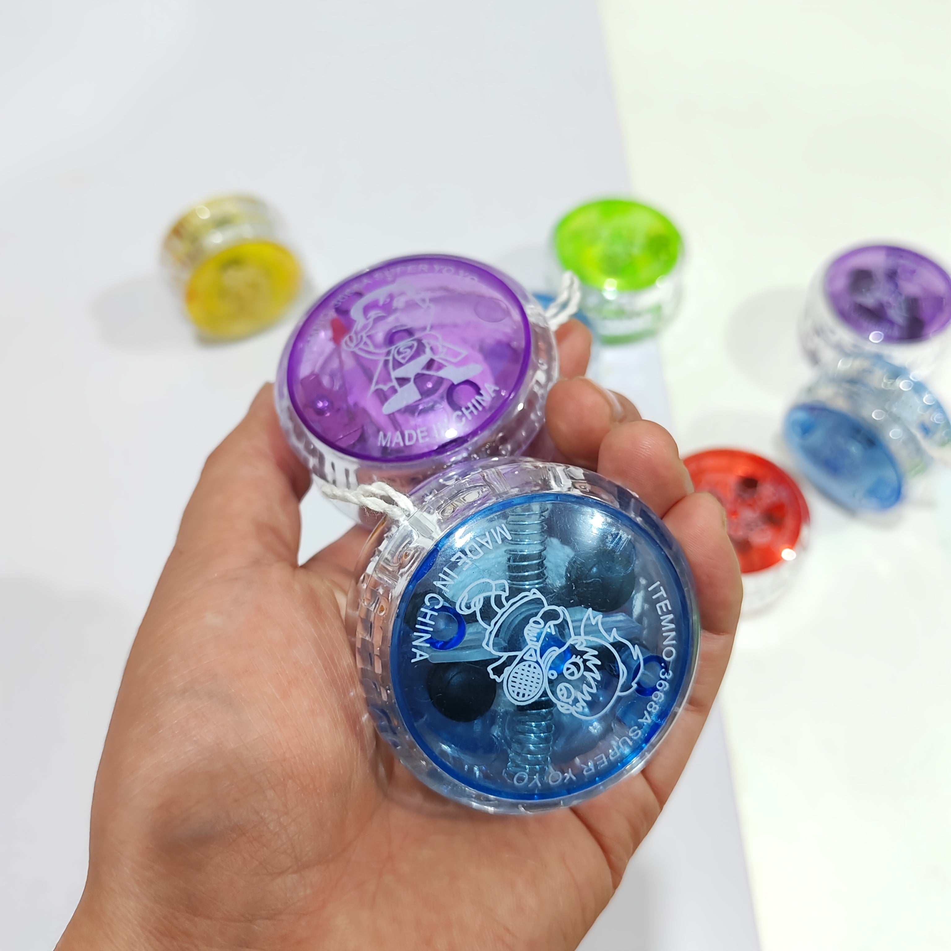 Yo-yo lumineux, yo-yo mignon aux couleurs vives - parfait pour les prix de classe, les cadeaux de vacances comme Noël, Halloween ou Thanksgiving