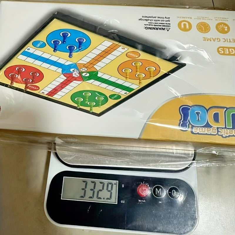 Jeu d'échecs volant magnétique 25x25 cm - 16 pièces colorées, 2 dés, plateau pliable portable pour réunions familiales, fêtes et événements sociaux | Jeu d'échecs coloré | Pièces magnétiques